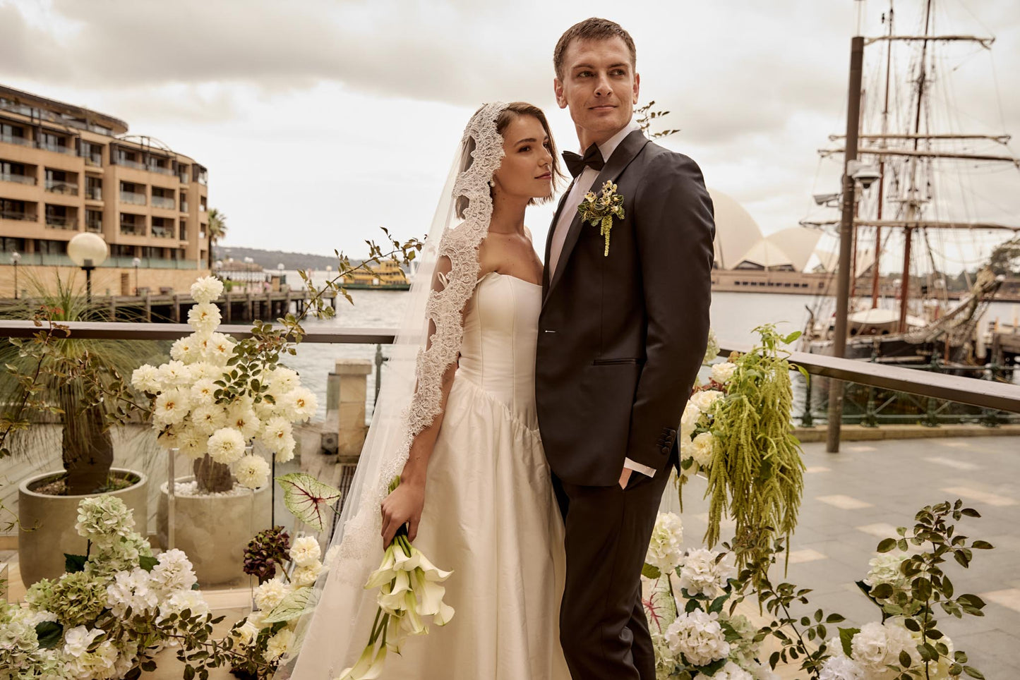 Amy Scalloped Lace Mantilla Veil