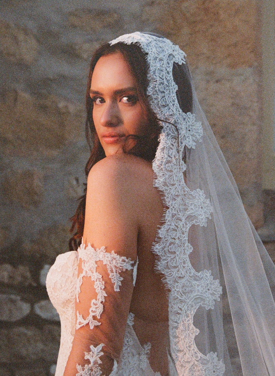 Amy Scalloped Lace Mantilla Veil – Dove Grey Bridal