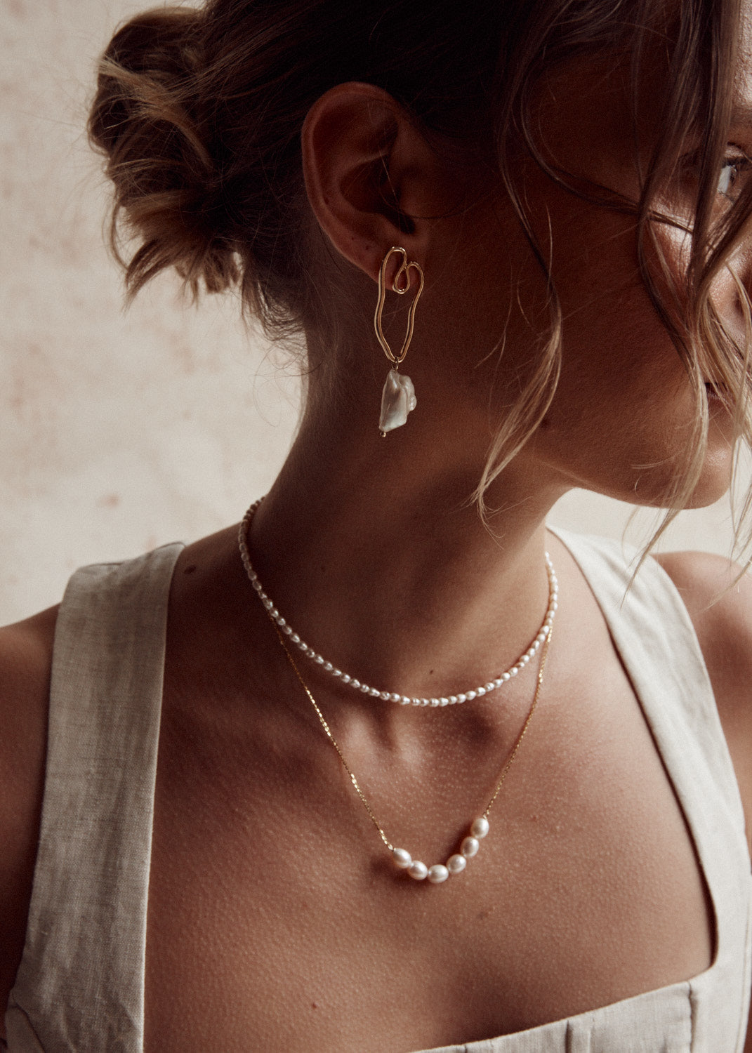 Emery Squiggle Pearl Earrings