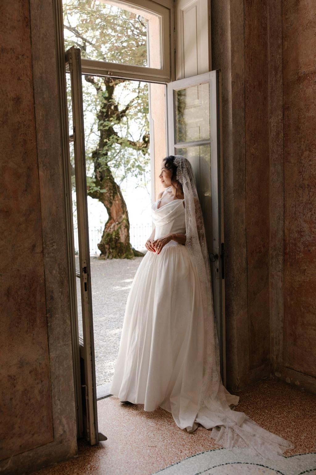 Valentina French Lace Mantilla Veil