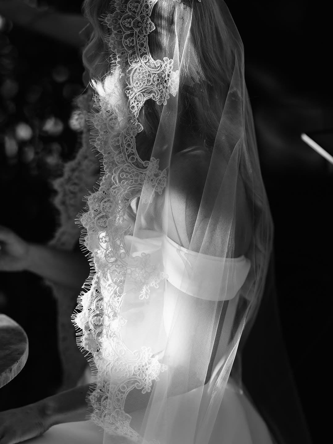 Amy Scalloped Lace Mantilla Veil