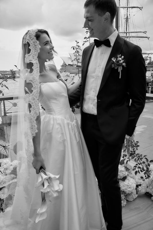 Amy Scalloped Lace Mantilla Veil