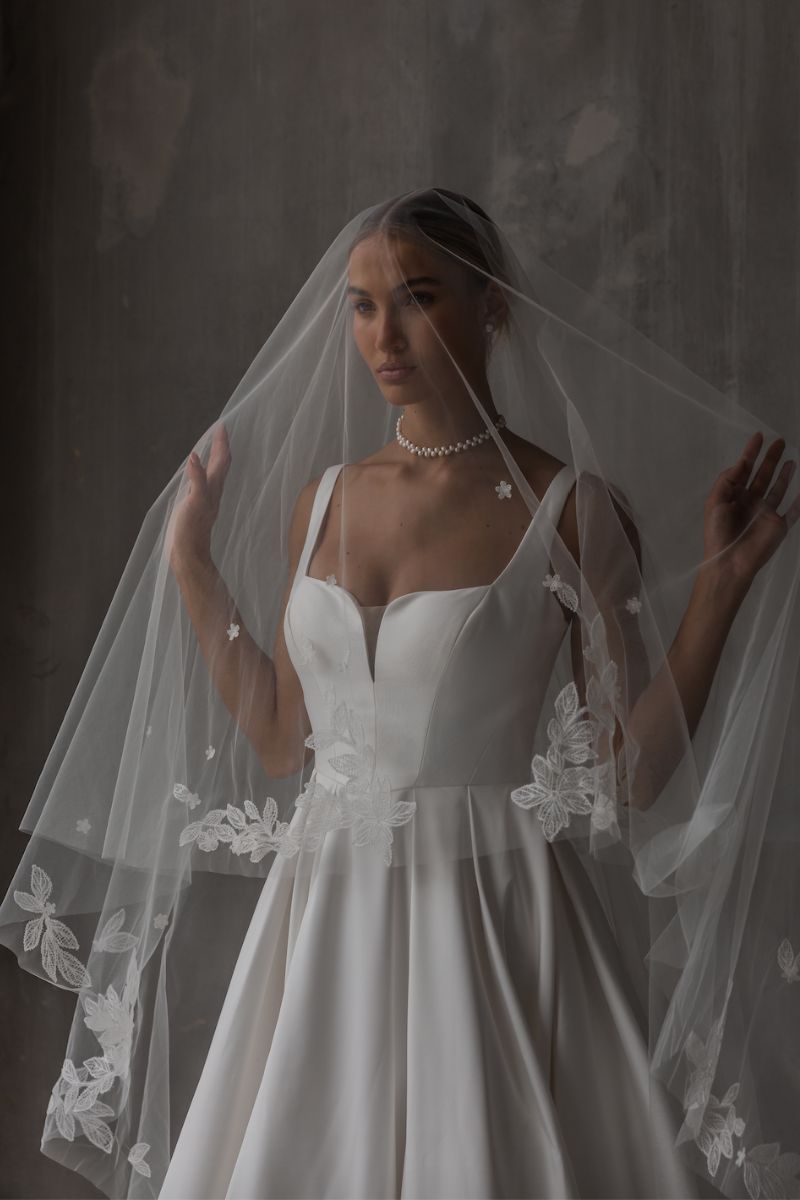 Sonia Tulle Veil with Floral Embroidery